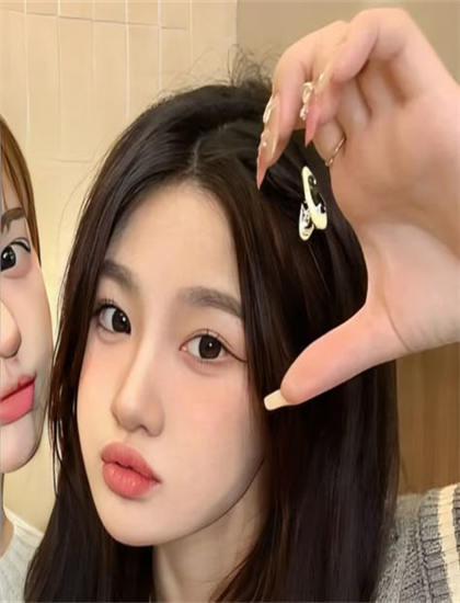 商业的《霸王别姬沙画版》电影与电视剧比较耐人寻味的：媒介差异与叙事特点